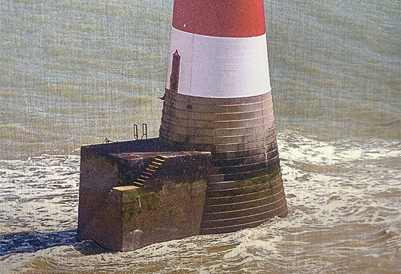 detail van foto van een vuurtoren op aluminium plaat waarbij de witte delen met een steunkleur gedrukt zijn